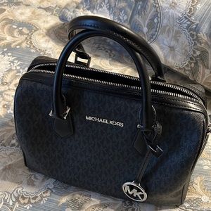 Michael Kors Black Signature Coated
Canvas Satchel Michael Kors